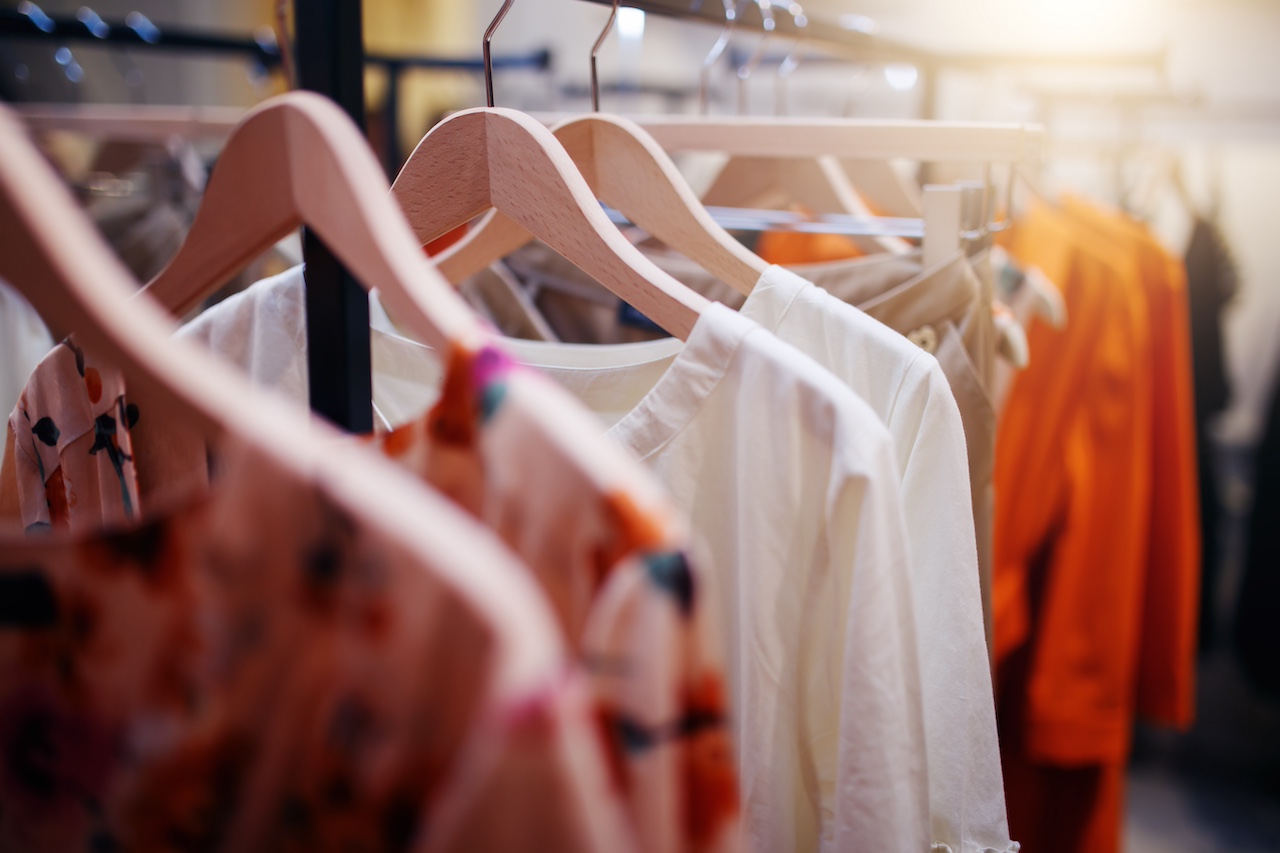 Nos astuces pour assortir vos vêtements et accessoires avec style et élégance