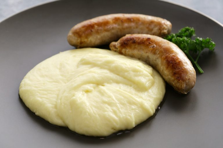 L'aligot-saucisse : le délice filant de l'Aubrac à préparer chez soi